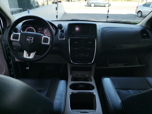 Imagen 4 de 14 de Dodge Caravan Stx Color Blanco 2017 At