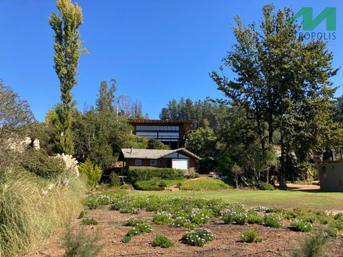 Casa En Venta De 3 Dorm. En Vichuquén