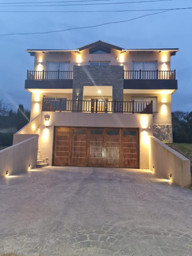 Casa En Venta - 3 Dormitorios 3 Baños - Garage - Pileta - Patio - 265mts2 - Sierra De Los Padres