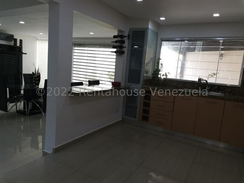 Imagen 10 de 28 de Hermoso Th De Esquina, Con Acabados De Primera. Comodas Habitaciones Con Closet, Hermosa Cocina Completamente Equipada, Amplio Patio Con Caney, 3 Puestos De Estacionamiento Techados
