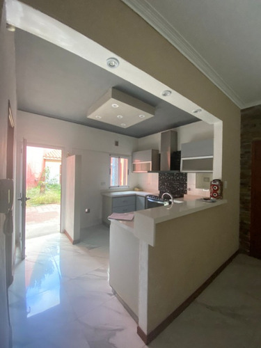Casa En Venta En Remedios De Escalada Oeste