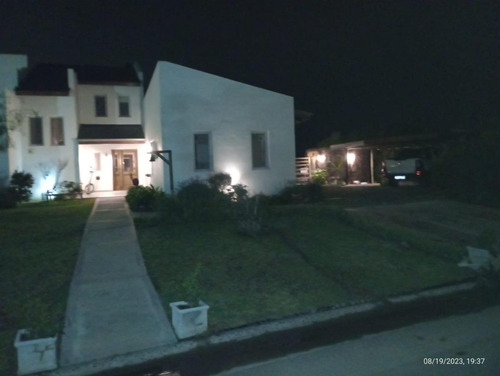 Casa En Venta - 4 Dormitorios 4 Baños - Cocheras - 993mts2 - Escobar
