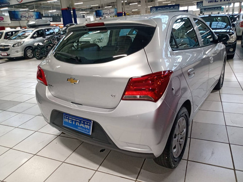 Imagem 4 de 9 de Chevrolet Onix 1.0 Mpfi Lt 8v Flex 4p Manual