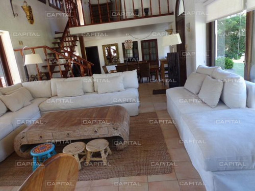 Casa De 5 Dormitorios En Playa Mansa Punta Del Este-ref:28553