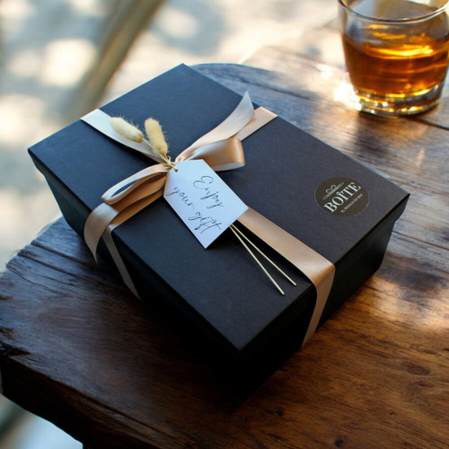 Box Black Label + Vaso Whisky + Chocolates + Dosificador