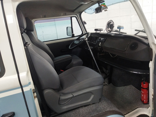 Volkswagen Kombi 1.4 Standard Total Flex 3p