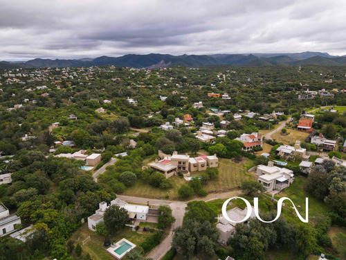 Casa En Venta En Mendiolaza, 3 Dormitorios.