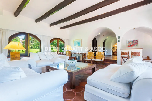 Casa En Alquiler Anual De 3 Dormitorios En Sutie + Dep. Con Piscina San Rafael - El Golf -