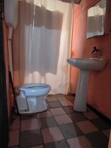 Atención!!! Muchas Posibilidades, Documentación Al Día, 5 Dormitorios Y 2 Baños, Actualmente 2 Apartamentos Y 1 Casa Principal! A 3 Cuadras De Ruta 11, Ideal 2 Familias, Estado A Mejorar!