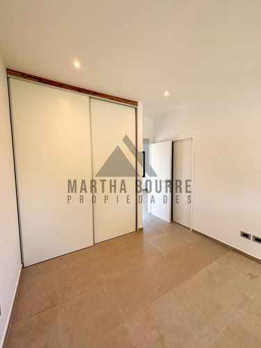 Casa En Venta En Santo Tomas, Pilar, G.b.a. Zona Norte