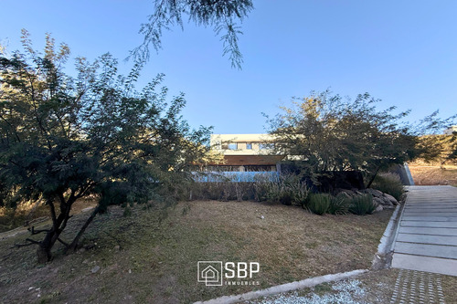 Se Vende Casa | Country La Deseada | Seguridad 24hs | 350 M2