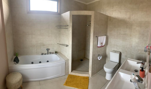 Casa En Venta De 7 Dorm. En Puerto Varas
