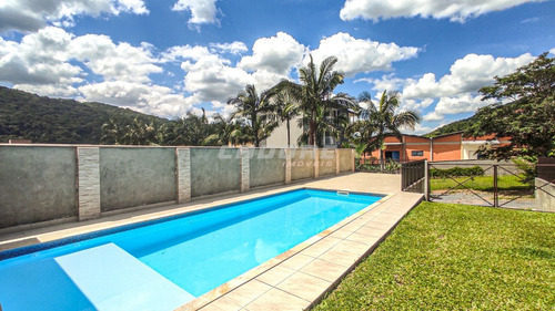 Imagem 2 de 24 de Linda Casa Com Piscina E Com Uma Vasta Área Verde, No Progresso!! - 3052321v
