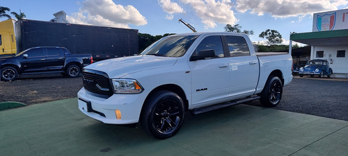 RAM Ram Classic 5.7 Laramie Night Edition Cab. Dupla 4X4 Aut. 4P