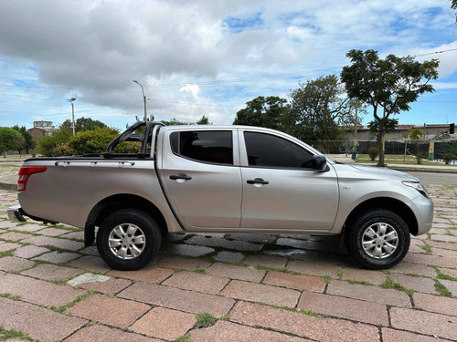 Imagen 4 de 17 de Mitsubishi L200 2.4 Cab Dob 4x4 2abag Abs Espejos Pr.caja