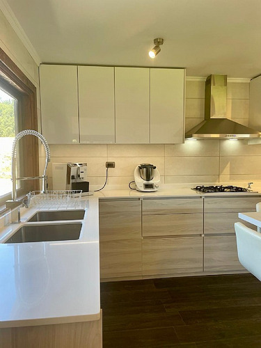 Parcela Con Moderna Casa Los Riscos Pucón
