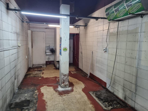 Imagen 3 de 5 de Local -zabala Casi Peatonal Sarandí , 4 Mts De Frente, 35 M2 , Permite Gastronomía !!