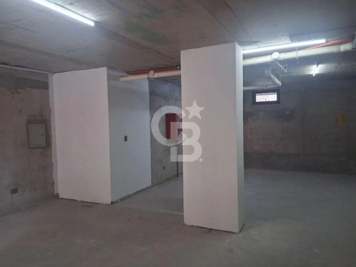 Local Comercial En Barrio Universitario 61 M2