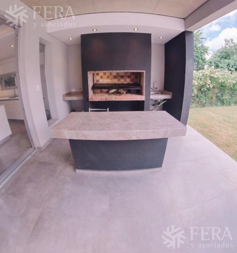Imagen 13 de 22 de Venta De Casa 4 Ambientes Con Cochera, Fondo Libre Y Jacuzzi En Altos De Hudson Ii (26990)