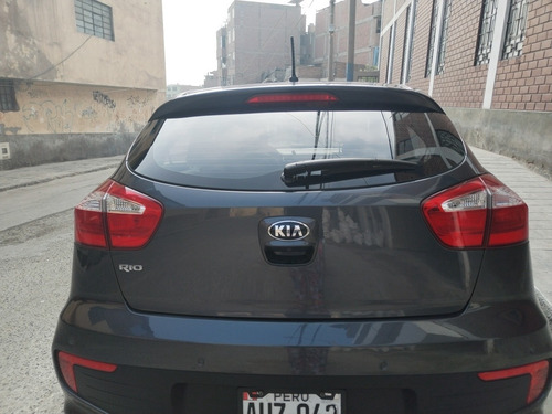Imagen 3 de 15 de Kia Río Hashback 2017