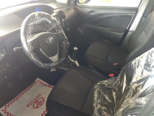 Toyota Etios Sedan Automatico