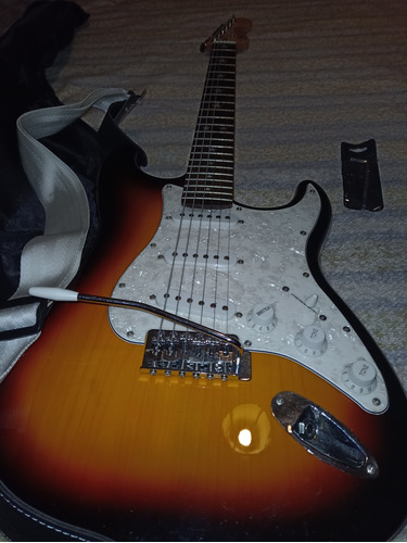 Guitarra Eléctrica Accord Stratocaster 