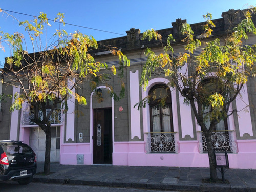 Venta Casa 5 Dormitorios Balcarce Con Cochera