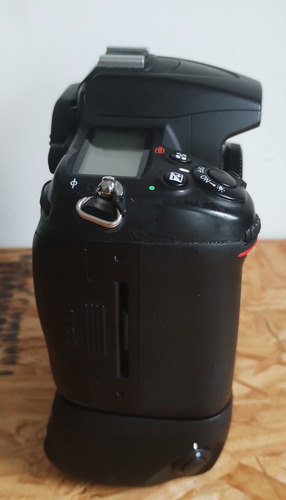 Body Nikon D7000 + Grip Impecable 31451 Disparos En Uso Negro (Usado)