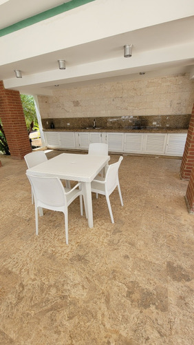 Moderno Apartamento En Punta Pacifico