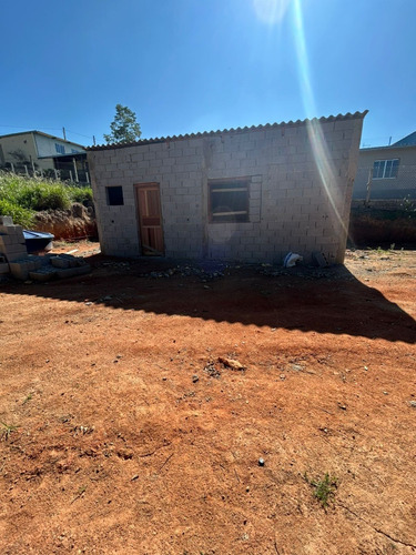 Vendo Terreno Com 1.030m Plano Com Um Cômodo Já Levantado,de