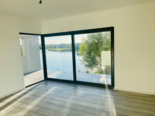 Imagen 7 de 13 de Excelente Casa Moderna - Impresionantes Vistas A Terminar