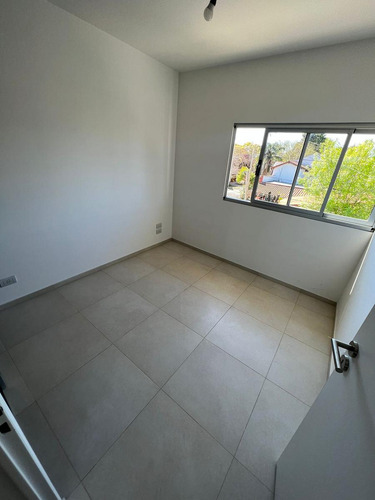 Duplex En Venta A Estrenar De 4 Ambientes Carlos Croce 990 (banfield)
