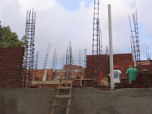 Imagen 12 de 14 de Una Casa Reforzada Con 4 Columnas.