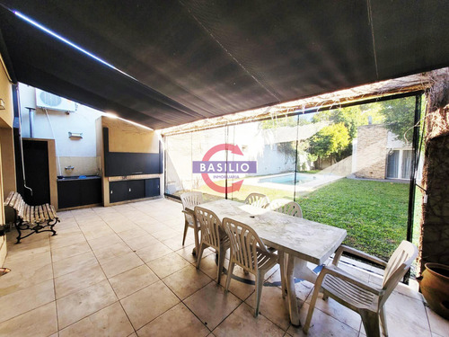 Venta Excelente Casa De 6 Ambientes Con Jardín, Quincho, Pileta Y Parrilla Florida Este