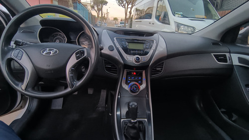 Hyundai Elantra Md 1.6 Gls Ac 2Ab Abs