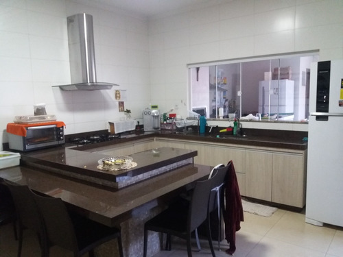 Casa Com 4 Quartos, Aquecedor Água E Energia Solar Incluso.