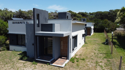 Casa Sobre Costanera De Nueva Atlantis - Financiada