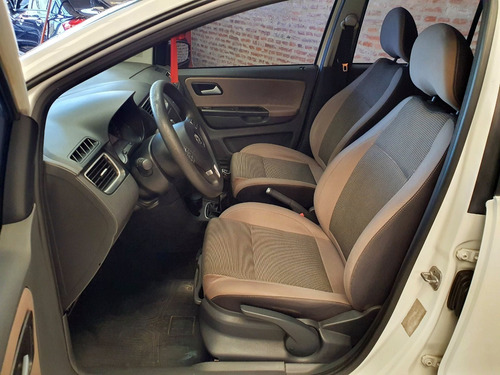 Volkswagen Suran 1.6 Trendline 11b 2010