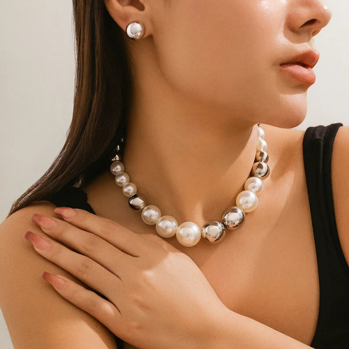 Gargantilla Corta A La Moda Con Perlas Grandes