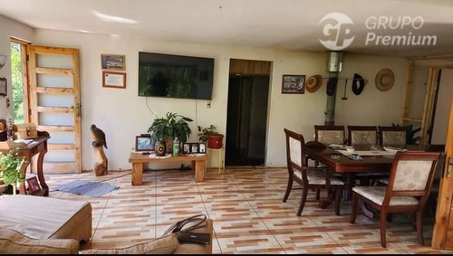 Casa En Venta De 4 Dorm. En Colbún