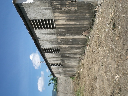 Imagen 8 de 12 de Galpón Adecuado Para Deposito O Taller Mecánico U Otros.