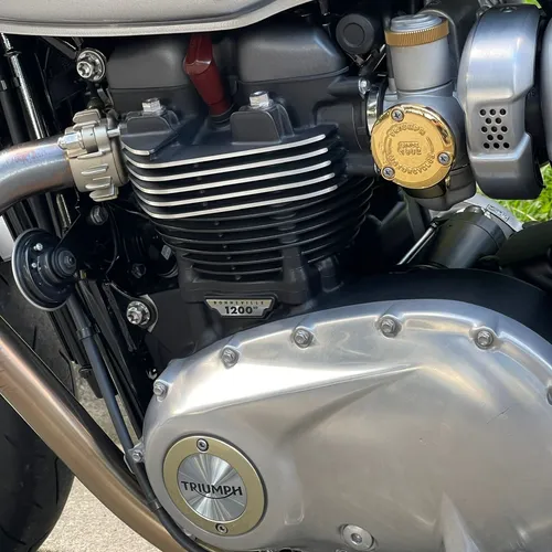 Triumph Thruxton R 1200