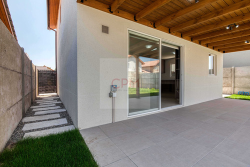 Se Arrienda Gran Casa De 3d-3b Estacionamient (73513)