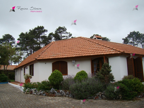 Casa En Golf, 4 Dormitorios *- Ref: 7419