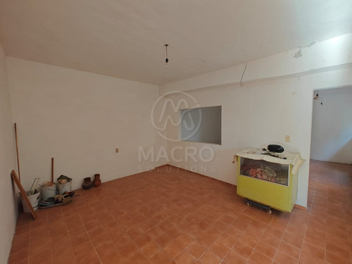 Casa En Venta En Col. Juan Morales Con Amplio Jardín Ideal Para Inversión