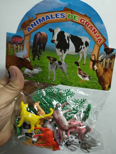 Imagen 2 de 4 de Set De 12 Animales De Granja Y 4 Arboles