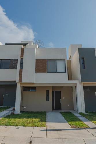 Boca Del Río, Casa En Venta Con Terraza Club.