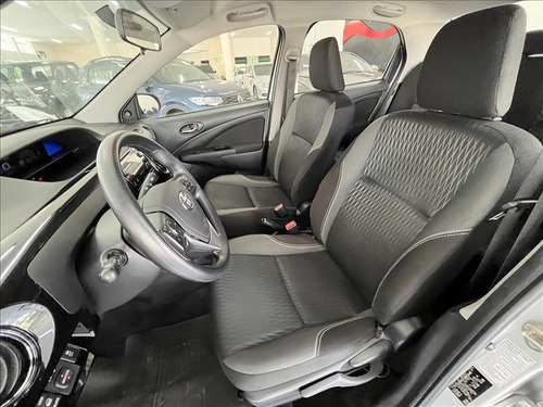Imagem 6 de 12 de Etios 1.5 X Plus Sedan 16v Flex 4p Automático