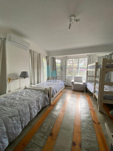 Casa De 4 Dormitorios En Venta. La Barra, Punta Del Este.- Ref: 8839