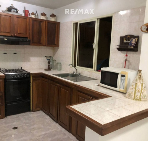 Townhouse En Urbanización Maneiro, Conjunto Residencial El Retiro, Con Zona Amplia, Y Con Piscina, Nueva Esparta, Margarita